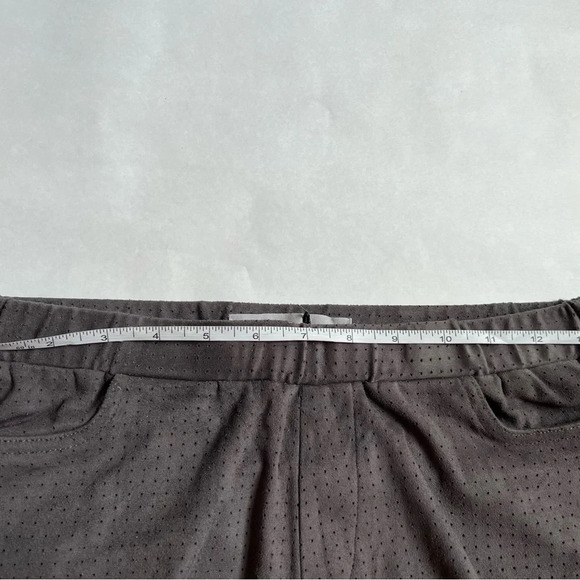 Ya Ya Vegan Faux Suede Leggings Pants Gray Perforated Size US 8/ Med NWT - Picture 7 of 9